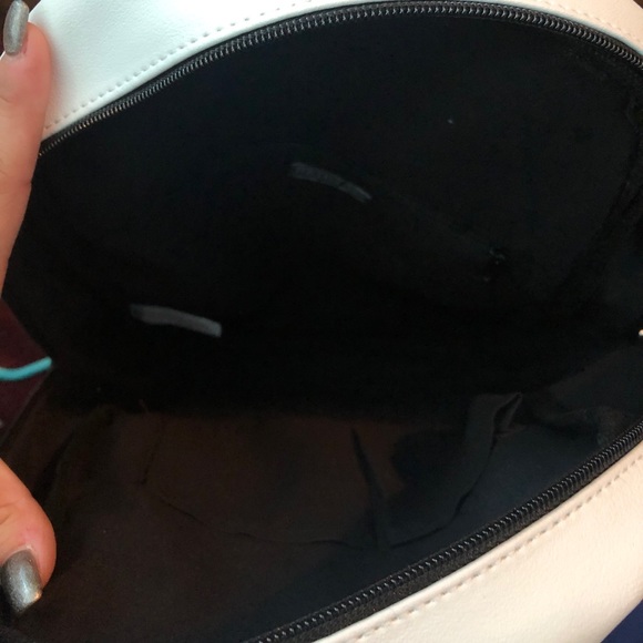 Boston Backpack - Picture 4 of 6